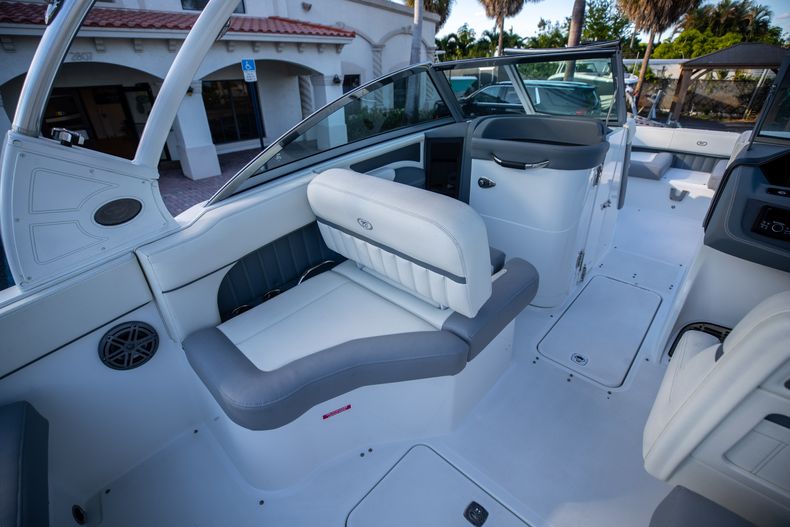 Thumbnail 21 for Used 2019 Cobalt 23SC boat for sale in West Palm Beach, FL