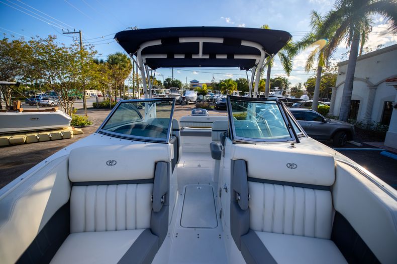 Thumbnail 40 for Used 2019 Cobalt 23SC boat for sale in West Palm Beach, FL