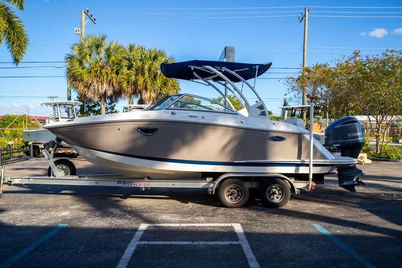 Thumbnail 6 for Used 2019 Cobalt 23SC boat for sale in West Palm Beach, FL