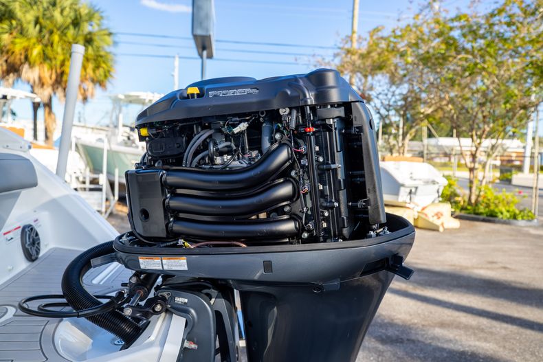Thumbnail 45 for Used 2019 Cobalt 23SC boat for sale in West Palm Beach, FL
