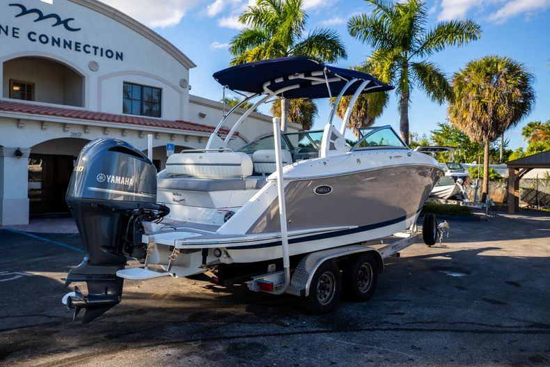 Thumbnail 10 for Used 2019 Cobalt 23SC boat for sale in West Palm Beach, FL