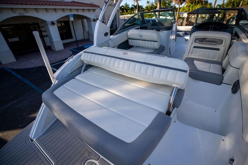 Thumbnail 14 for Used 2019 Cobalt 23SC boat for sale in West Palm Beach, FL