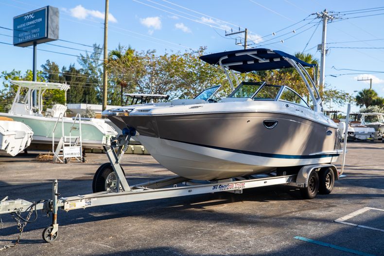 Thumbnail 4 for Used 2019 Cobalt 23SC boat for sale in West Palm Beach, FL