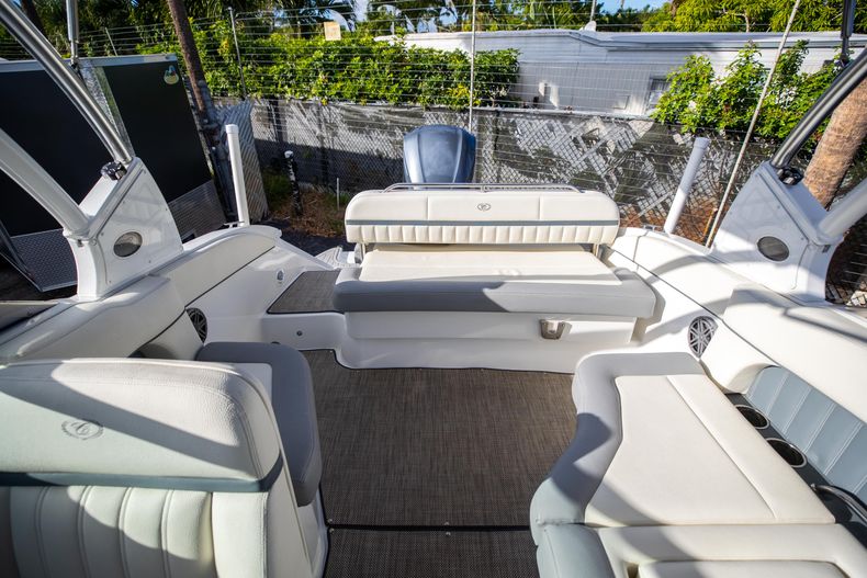 Thumbnail 18 for Used 2019 Cobalt 23SC boat for sale in West Palm Beach, FL