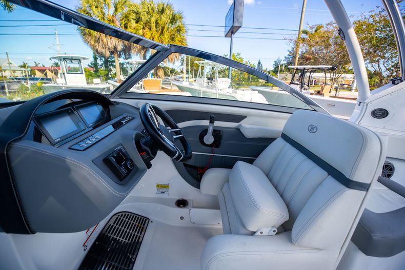 Thumbnail 26 for Used 2019 Cobalt 23SC boat for sale in West Palm Beach, FL