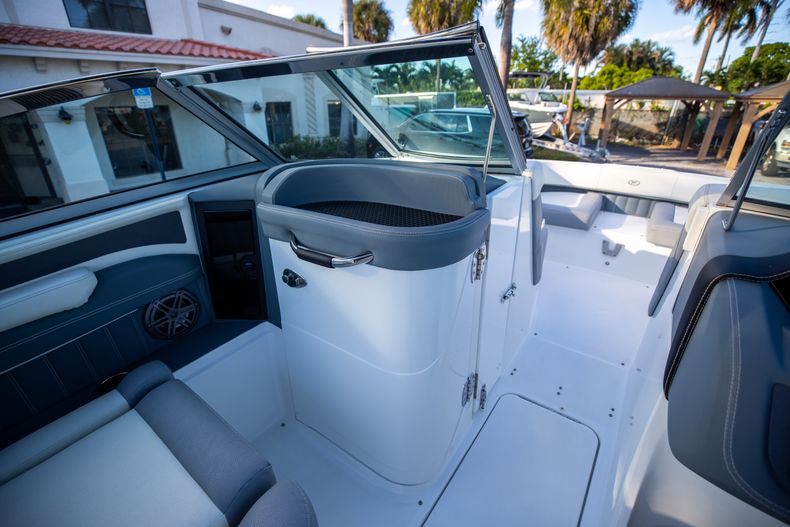 Thumbnail 32 for Used 2019 Cobalt 23SC boat for sale in West Palm Beach, FL