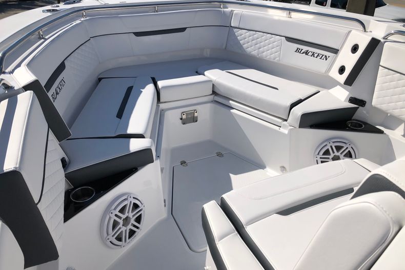Thumbnail 16 for New 2022 Blackfin 272CC boat for sale in Fort Lauderdale, FL