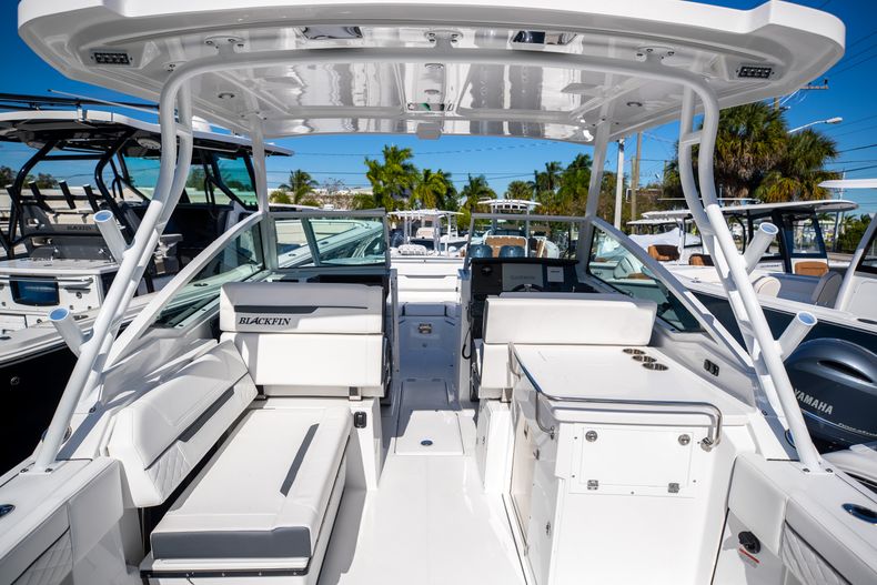 Thumbnail 3 for New 2022 Blackfin 272DC boat for sale in West Palm Beach, FL