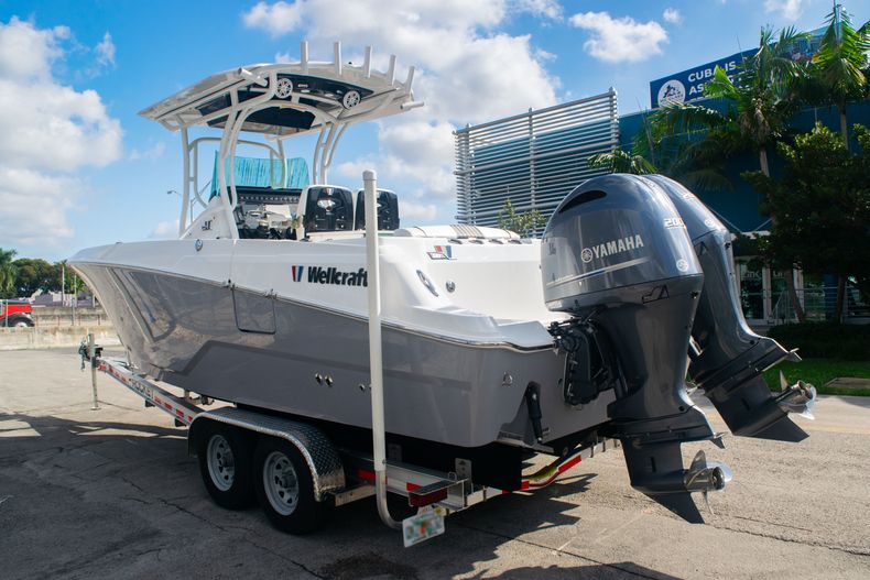 Thumbnail 5 for Used 2021 Wellcraft 262 Fisherman boat for sale in Miami, FL