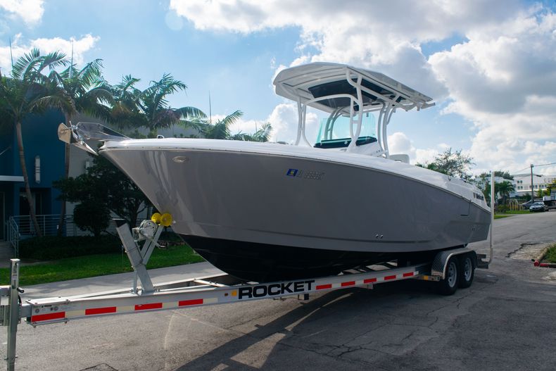 Thumbnail 3 for Used 2021 Wellcraft 262 Fisherman boat for sale in Miami, FL