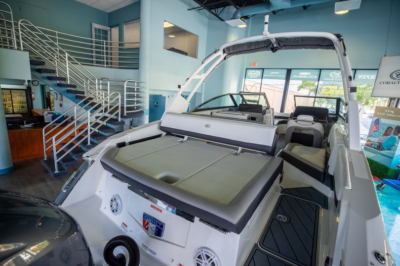 Thumbnail 6 for New 2022 Cobalt R4 OB boat for sale in Aventura, FL