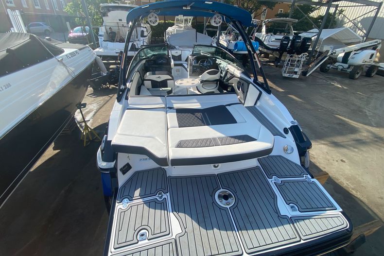 Thumbnail 8 for Used 2020 Monterey 238SS boat for sale in Aventura, FL