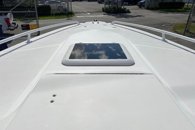 Thumbnail 12 for Used 2004 Jefferson Yachts FS35 Marlago boat for sale in Miami, FL