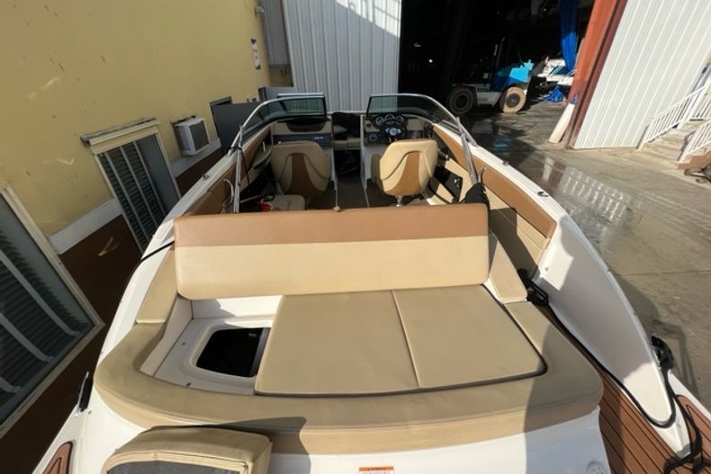 Thumbnail 6 for Used 2015 Sea Ray SLX 230 boat for sale in Aventura, FL