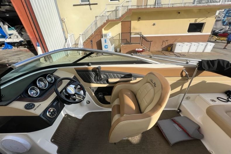 Thumbnail 11 for Used 2015 Sea Ray SLX 230 boat for sale in Aventura, FL