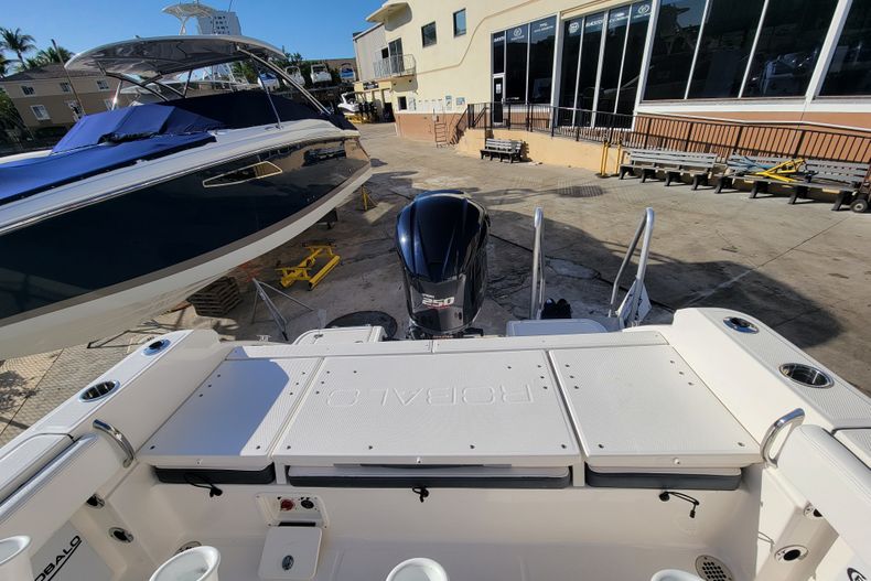 Thumbnail 4 for Used 2020 Robalo R230 Center Console boat for sale in Aventura, FL