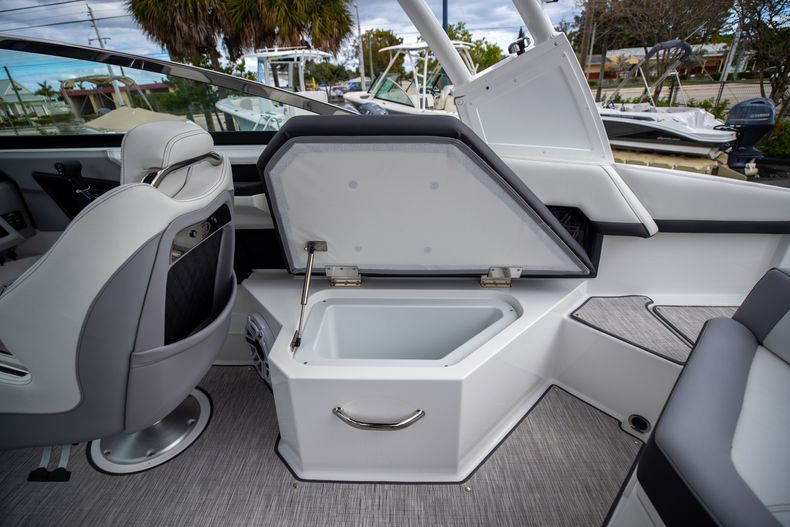 Thumbnail 14 for New 2022 Cobalt R4 OB boat for sale in West Palm Beach, FL