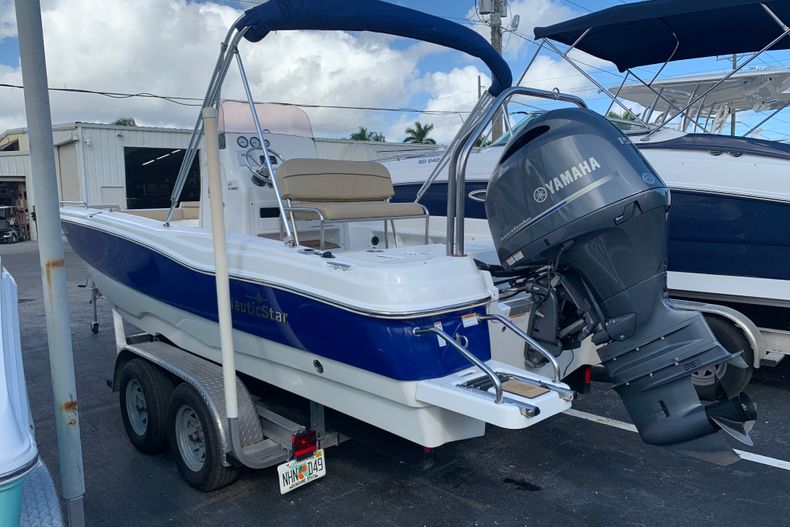 Thumbnail 2 for Used 2020 NauticStar 211 Hybrid boat for sale in West Palm Beach, FL