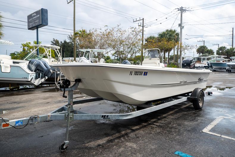 Thumbnail 4 for Used 2017 Mako Pro Skiff 21 CC boat for sale in West Palm Beach, FL