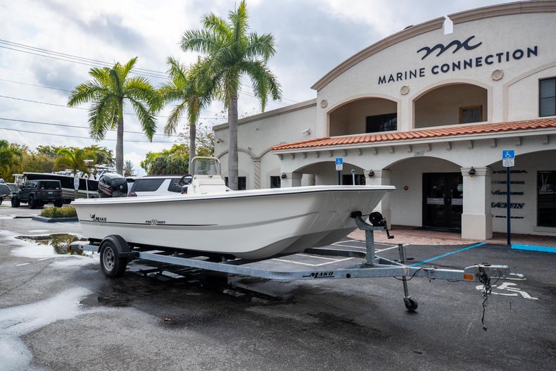 Thumbnail 1 for Used 2017 Mako Pro Skiff 21 CC boat for sale in West Palm Beach, FL