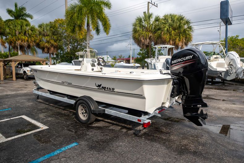 Thumbnail 7 for Used 2017 Mako Pro Skiff 21 CC boat for sale in West Palm Beach, FL