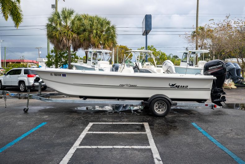 Thumbnail 6 for Used 2017 Mako Pro Skiff 21 CC boat for sale in West Palm Beach, FL