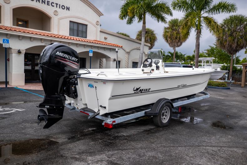 Thumbnail 10 for Used 2017 Mako Pro Skiff 21 CC boat for sale in West Palm Beach, FL