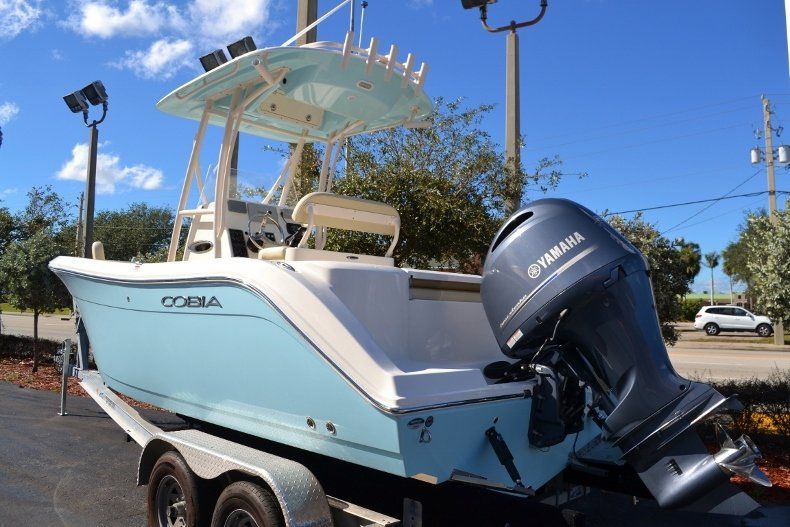 Thumbnail 3 for New 2018 Cobia 220 Center Console boat for sale in Vero Beach, FL
