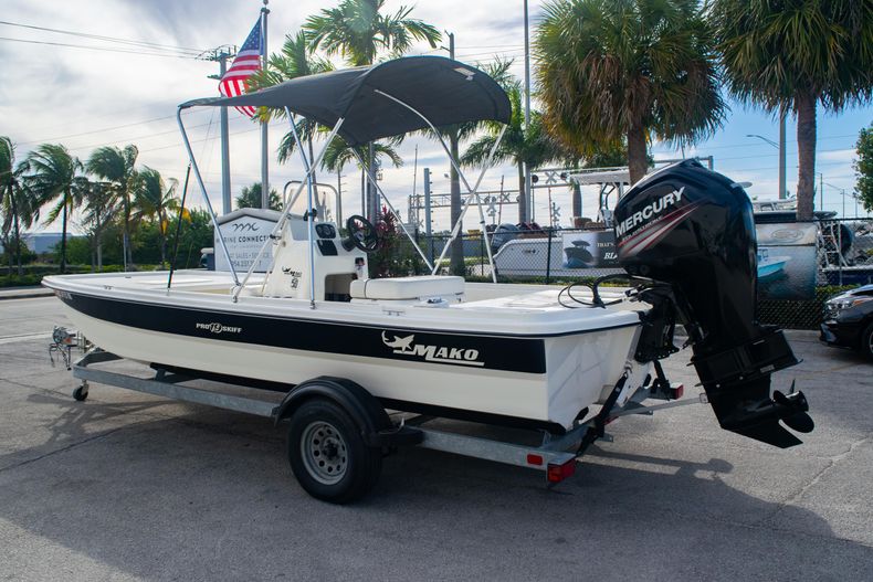 Thumbnail 5 for Used 2017 Mako Pro Skiff 19 CC boat for sale in Fort Lauderdale, FL