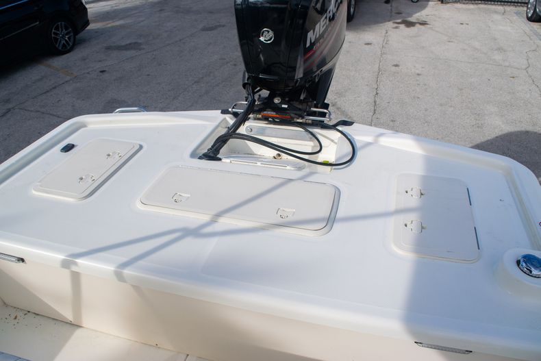 Thumbnail 9 for Used 2017 Mako Pro Skiff 19 CC boat for sale in Fort Lauderdale, FL