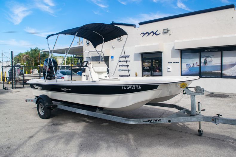 Thumbnail 1 for Used 2017 Mako Pro Skiff 19 CC boat for sale in Fort Lauderdale, FL