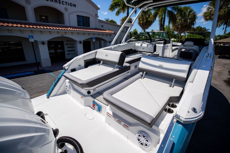 Thumbnail 9 for New 2022 Cobalt R8 OB boat for sale in West Palm Beach, FL