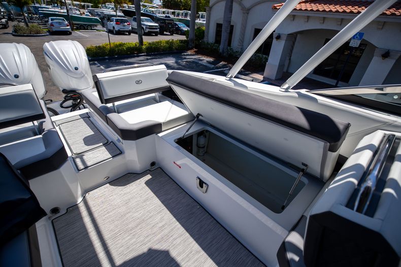 Thumbnail 18 for New 2022 Cobalt R8 OB boat for sale in West Palm Beach, FL
