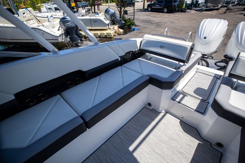 Thumbnail 14 for New 2022 Cobalt R8 OB boat for sale in West Palm Beach, FL