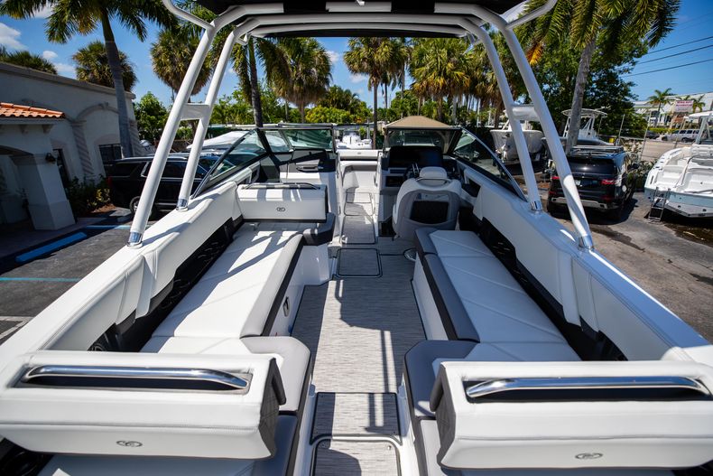 Thumbnail 10 for New 2022 Cobalt R8 OB boat for sale in West Palm Beach, FL