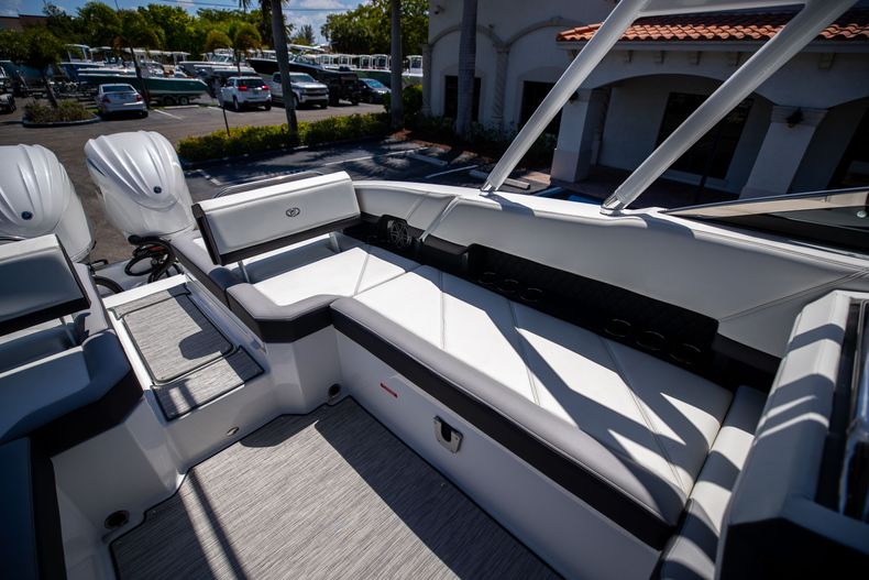 Thumbnail 17 for New 2022 Cobalt R8 OB boat for sale in West Palm Beach, FL
