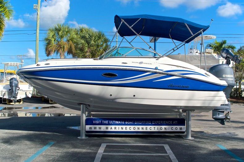 Thumbnail 4 for New 2013 Hurricane SunDeck SD 2000 OB boat for sale in West Palm Beach, FL