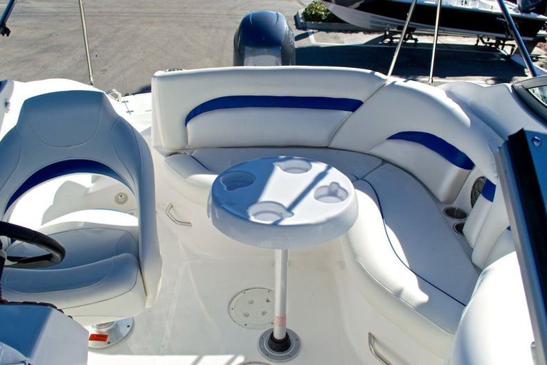 Thumbnail 16 for New 2013 Hurricane SunDeck SD 2000 OB boat for sale in West Palm Beach, FL