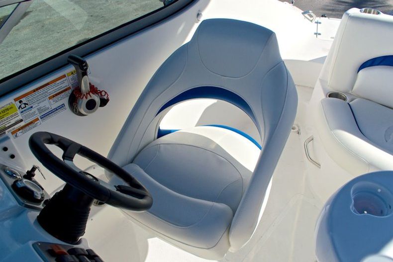 Thumbnail 19 for New 2013 Hurricane SunDeck SD 2000 OB boat for sale in West Palm Beach, FL