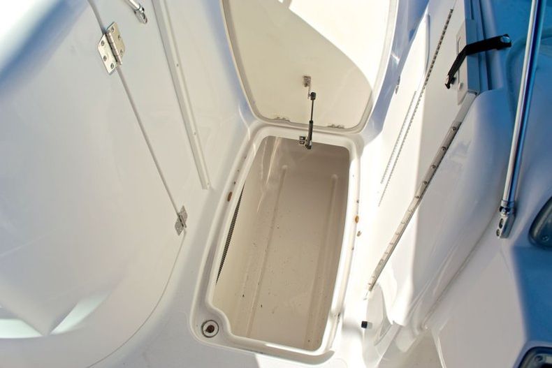 Thumbnail 36 for New 2013 Hurricane SunDeck SD 2000 OB boat for sale in West Palm Beach, FL