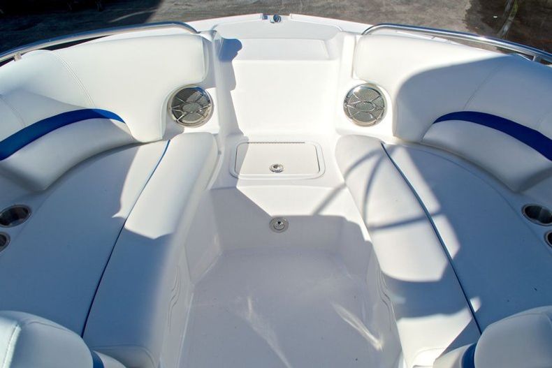 Thumbnail 37 for New 2013 Hurricane SunDeck SD 2000 OB boat for sale in West Palm Beach, FL