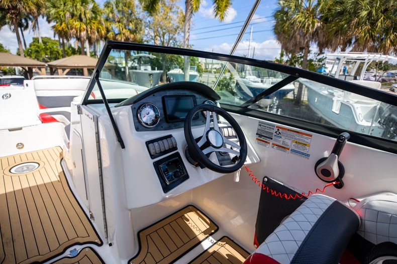 Thumbnail 22 for Used 2019 Hurricane SD 2486 OB boat for sale in West Palm Beach, FL