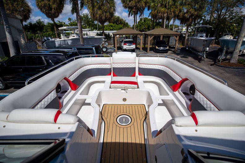 Thumbnail 40 for Used 2019 Hurricane SD 2486 OB boat for sale in West Palm Beach, FL