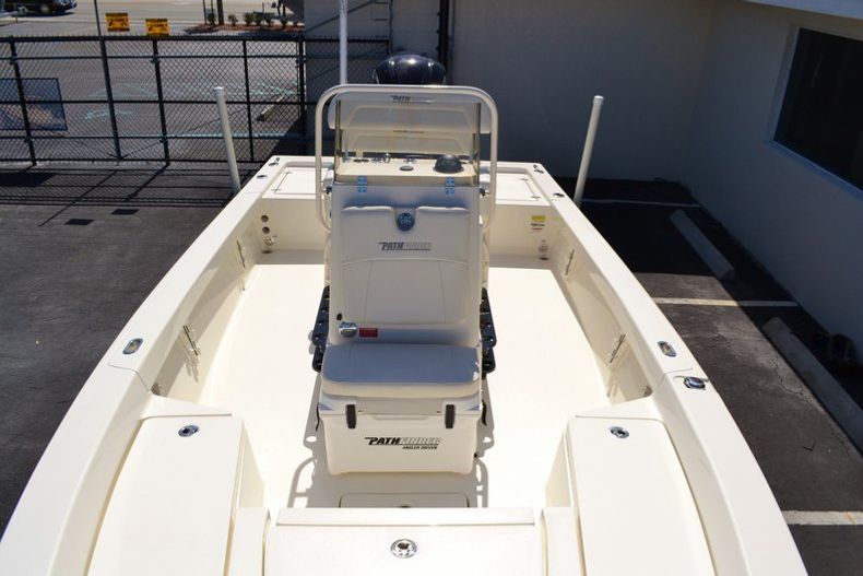 Thumbnail 14 for New 2015 Pathfinder 2200 Tournament Edition boat for sale in Vero Beach, FL