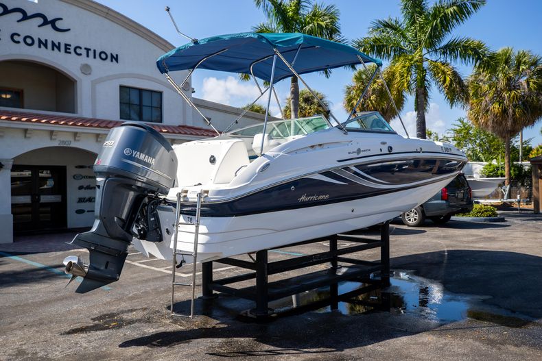 Thumbnail 10 for Used 2014 Hurricane SunDeck SD 2400 OB boat for sale in West Palm Beach, FL