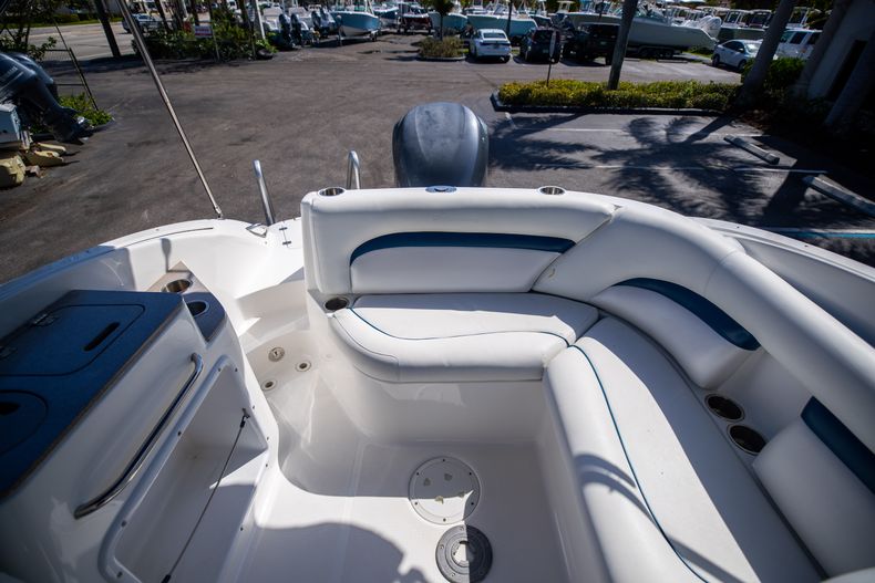 Thumbnail 14 for Used 2014 Hurricane SunDeck SD 2400 OB boat for sale in West Palm Beach, FL