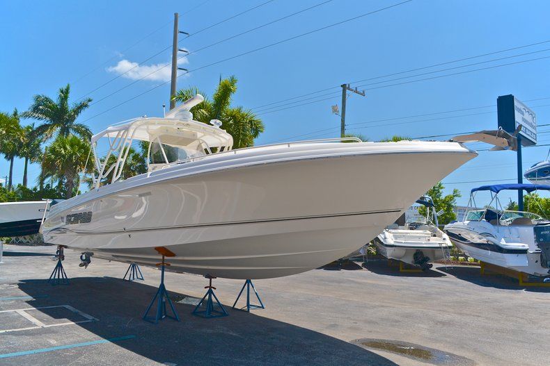 Thumbnail 5 for Used 2006 Wellcraft 352 Sport Center Console boat for sale in West Palm Beach, FL