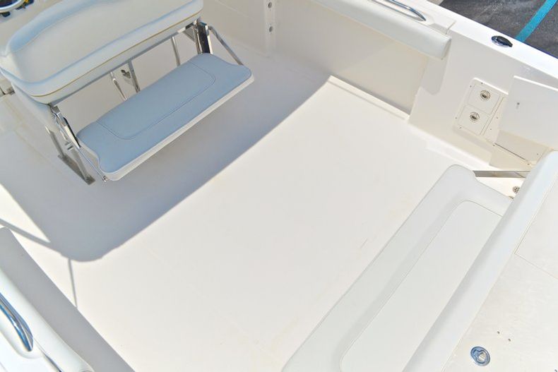 Thumbnail 33 for Used 2006 Wellcraft 352 Sport Center Console boat for sale in West Palm Beach, FL