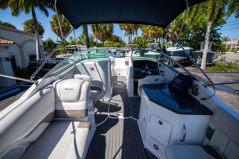 Thumbnail 15 for Used 2017 Hurricane SunDeck SD 2690 OB boat for sale in West Palm Beach, FL