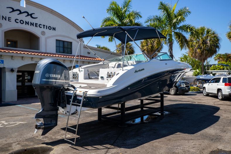 Thumbnail 11 for Used 2017 Hurricane SunDeck SD 2690 OB boat for sale in West Palm Beach, FL